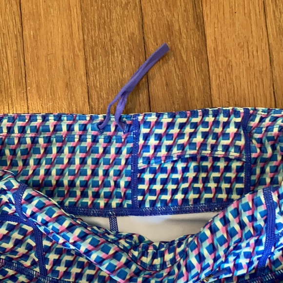 Athleta Vivid Sonar Capri size medium. - Picture 7 of 9